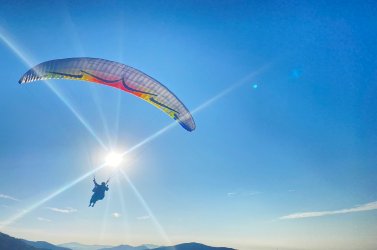 Enjoy motor paragliding