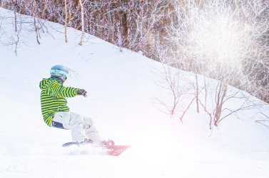 Comfortable gliding on powder snow