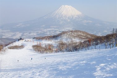 スキー場と羊蹄山